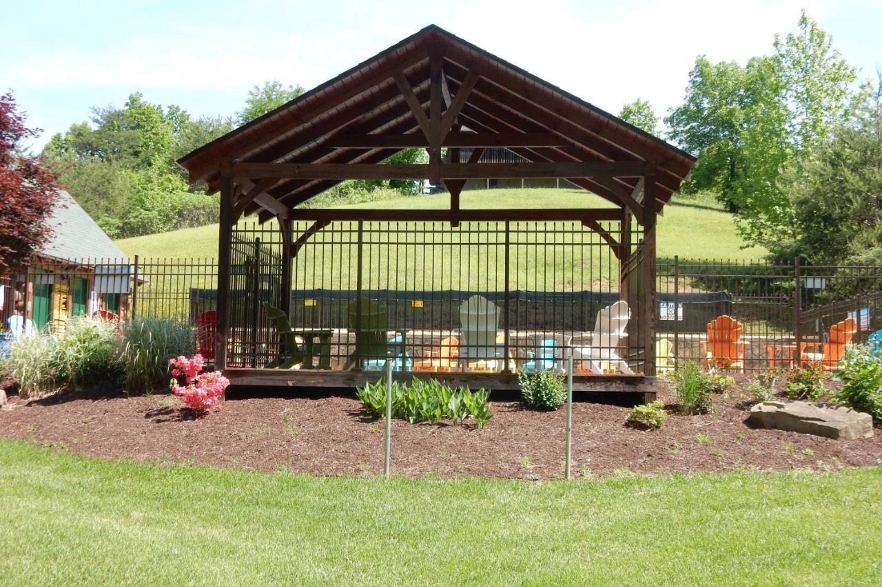 Inviting Sevierville Cabin With Deck And Hot Tub! Exterior foto