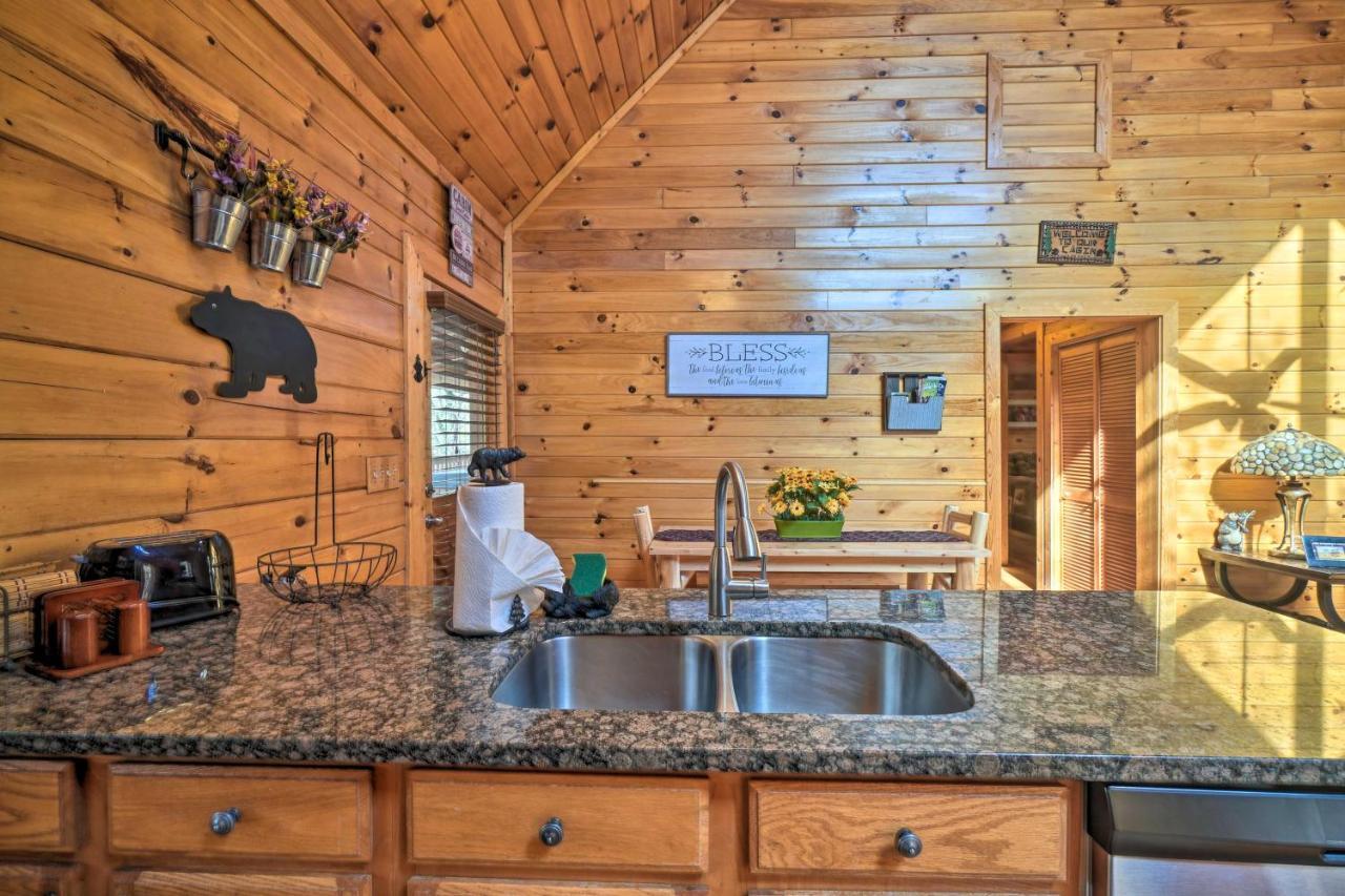 Inviting Sevierville Cabin With Deck And Hot Tub! Exterior foto