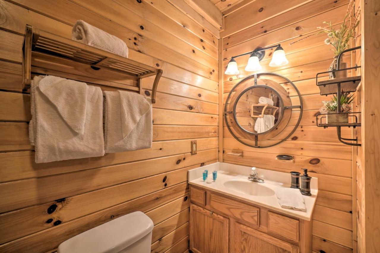 Inviting Sevierville Cabin With Deck And Hot Tub! Exterior foto